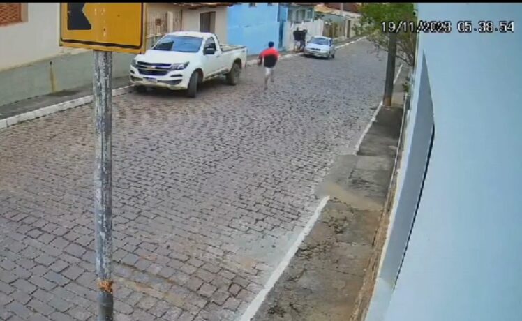 Vídeo: adolescente é perseguido e espancado por quatro pessoas ainda não identificadas