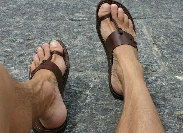 Tá calor? Sandálias nos pés!