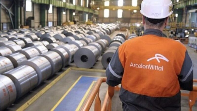 Multinacional ArcelorMittal dá férias coletivas e paralisa fábricas no Brasil