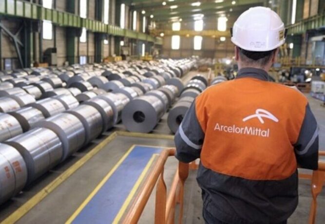 Multinacional ArcelorMittal dá férias coletivas e paralisa fábricas no Brasil