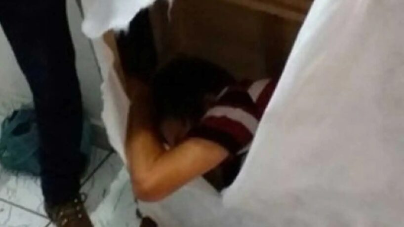 Suspeito de agredir a mulher e a filha de 9 anos é preso dentro de cama box em Minas