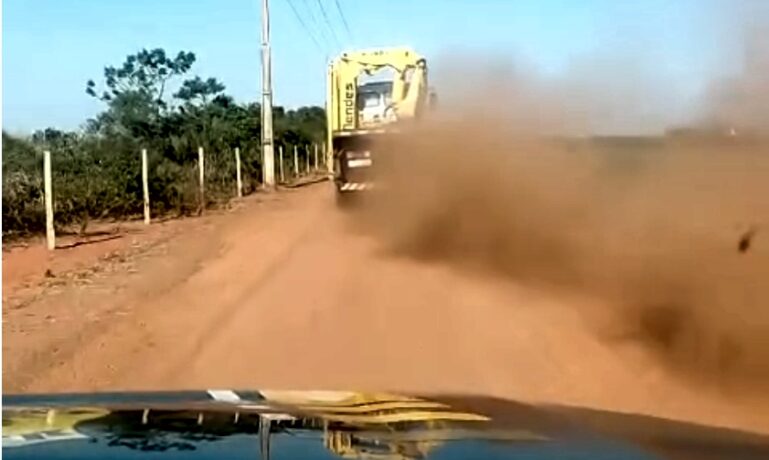 Vídeo: após perseguição, suspeito abandona caminhão munck e se esconde em milharal