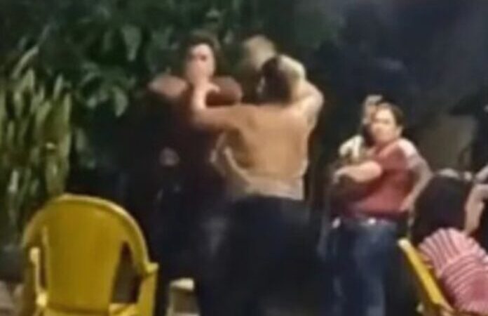 Vídeo: cantor sertanejo é gravado agredindo a própria mãe em um bar
