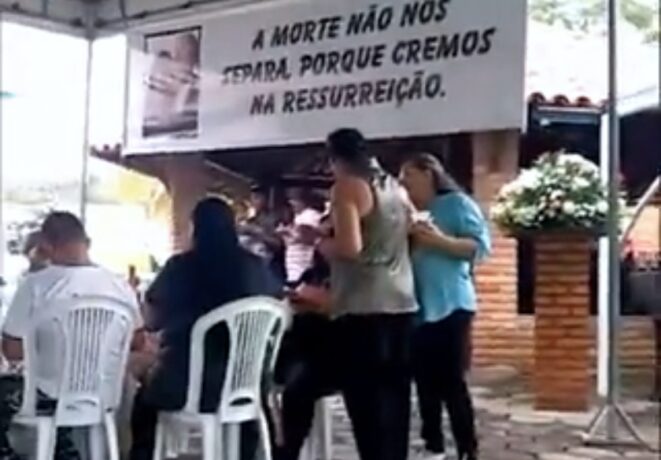 Vídeo: empresário pede que seu velório seja uma festa e é atendido