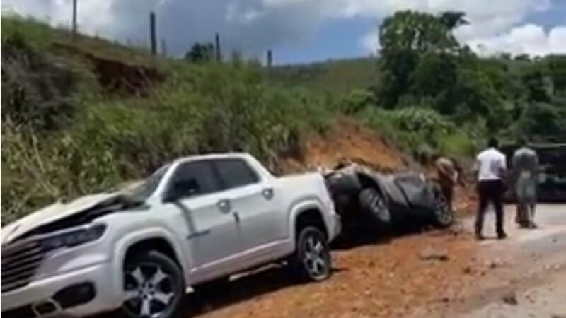 Vídeos: um homem morre e outro fica gravemente ferido na BR 381, nesta sexta-feira, 8