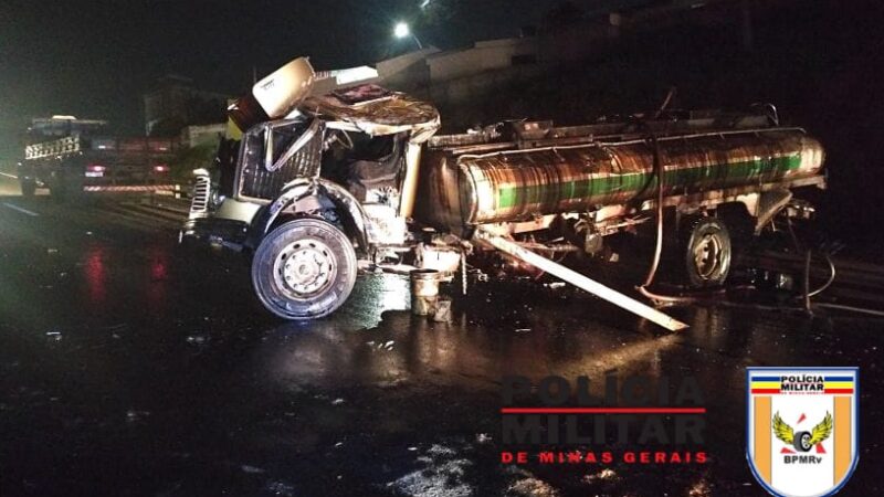Caminhão tanque e carro de passeio se envolvem em acidente na rodovia MG 050