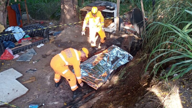 Corpo carbonizado é encontrado na MG 431, atrás do Sesi, em Itaúna