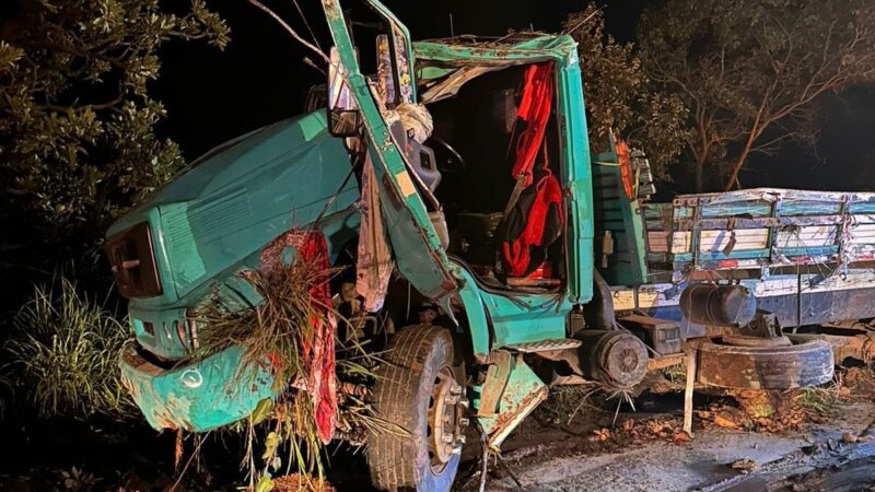 Motorista morre na BR 354 depois de derrapar na pista molhada e cair em uma ribanceira