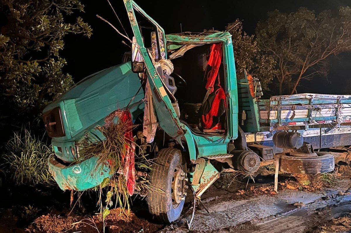 Motorista morre na BR 354 depois de derrapar na pista molhada e cair em uma ribanceira