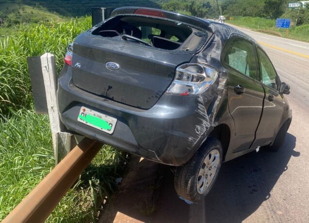 Motoristas se envolvem em acidente na MG 050, em Itaúna; condutora fica ferida