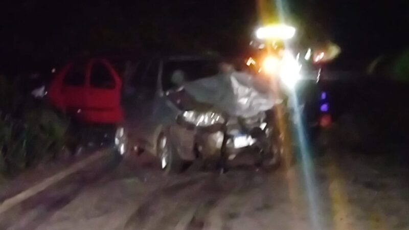 Tentativa de ultrapassagem provoca acidente envolvendo três veículos na MG 431