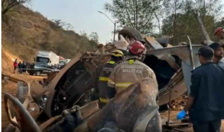 Vídeo: motorista de ônibus que capotou com torcida do Corinthians é indiciado por homicídio culposo