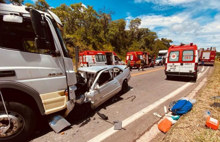 Vídeo: acidente no trevo de Santanense provoca a morte de uma mulher e fere duas pessoas