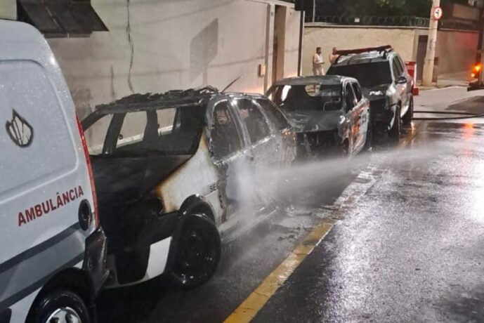 Vídeo mostra o momento do incêndio criminoso de viaturas em Itaúna; PC indiciou 10 pessoas