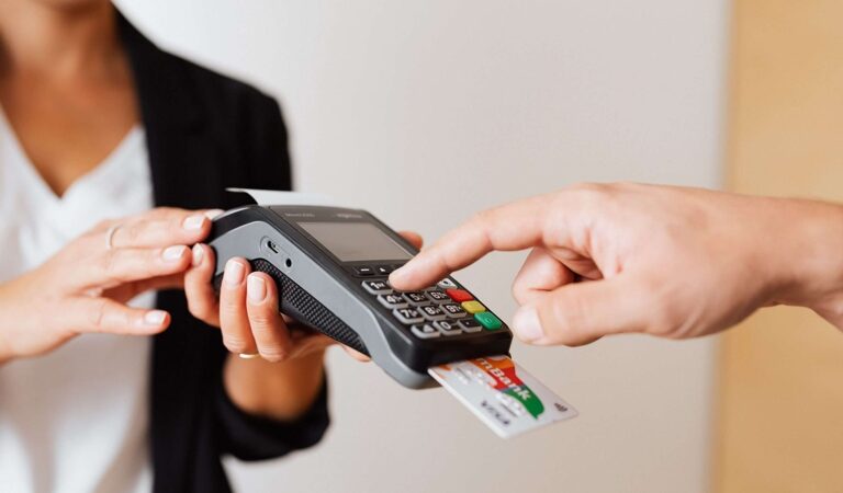 Tributos municipais podem ser parcelados em até 12 vezes no cartão de crédito em Itaúna