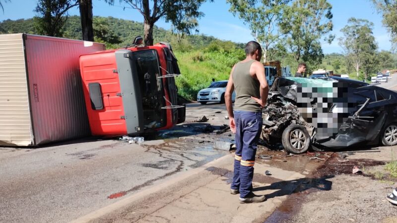 Um homem morreu em acidente entre dois caminhões e um carro na MG 050, em Itaúna