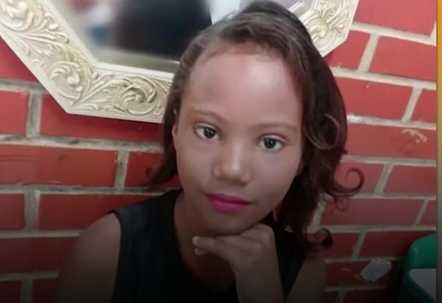 Menina de 9 anos é morta com 30 facadas pela mãe e avó de um menino por causa de bullying