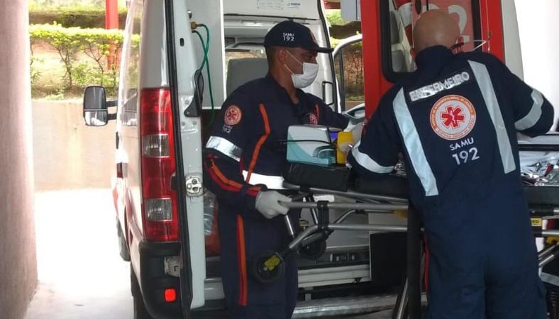 Trabalhador cai de altura de 3 metros e fica em estado grave em Divinópolis