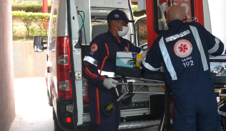 Trabalhador cai de altura de 3 metros e fica em estado grave em Divinópolis