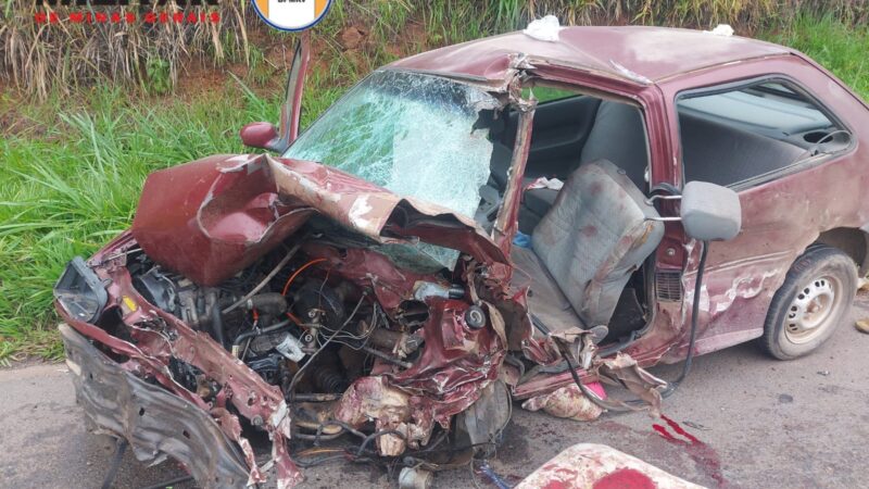 Embriaguez pode ter sido a causa de colisão de carro e carreta na MG 050, em Itaúna