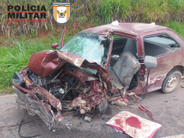 Embriaguez pode ter sido a causa de colisão de carro e carreta na MG 050, em Itaúna