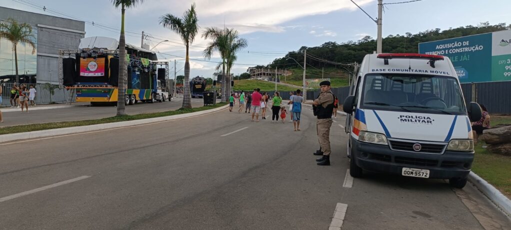 Durante o carnaval 11 veículos foram removidos pela PM por  motivos diversos