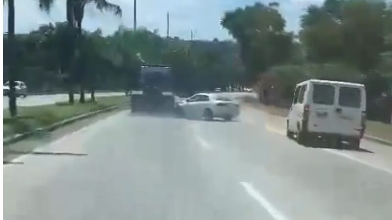 Vídeo: caminhão guincho persegue carro na BR 381 depois de briga no trânsito