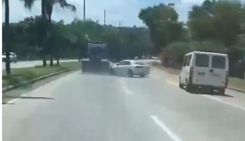 Vídeo: caminhão guincho persegue carro na BR 381 depois de briga no trânsito