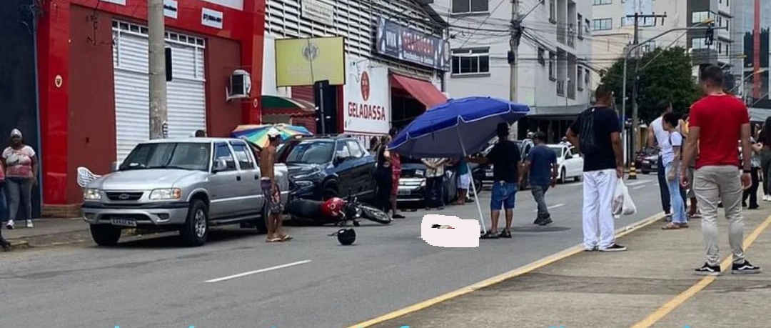 Vídeo: motociclista acidentado não resiste e família pede ajuda para encontrar o motorista do Onix