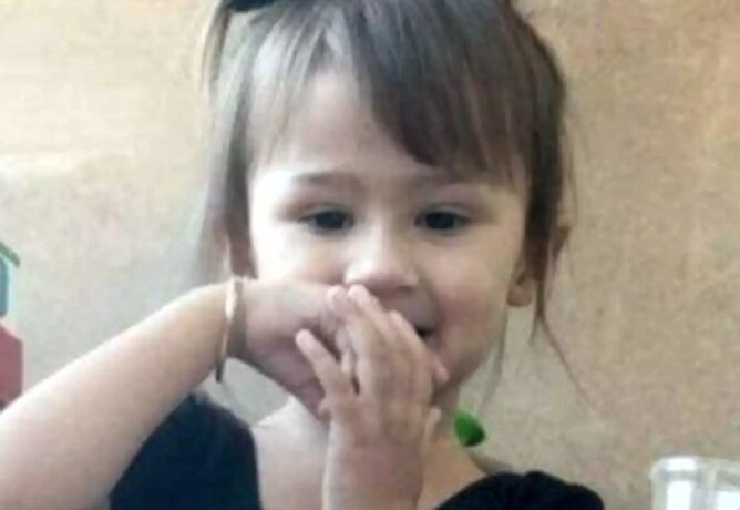 Vídeo: criança de 3 anos é espancada pelos pais até a morte e abandonada em mata