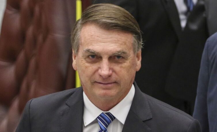 Para não ser preso, Bolsonaro se hospedou em Embaixada quando teve passaporte apreendido