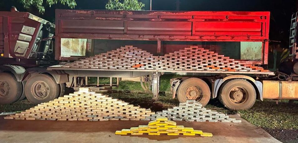 Carreta de minério com destino a Itaúna é apreendida com 395 kg de drogas na BR-262