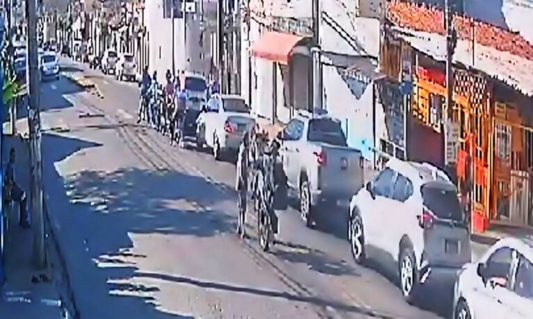 Vídeo: pedreiro, 60 anos, morre depois de ser atropelado por motoqueiro empinando moto