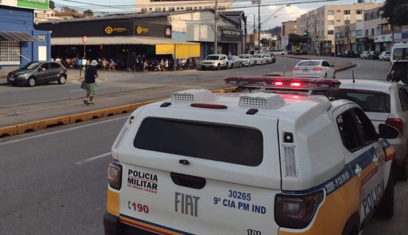 Motoqueiro praticando “grau” atropela militar na Jove Soares