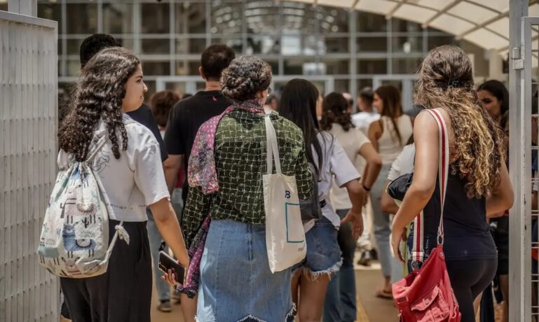 Enem: prazo para solicitar isenção da taxa de inscrição vai até dia 26 de abril