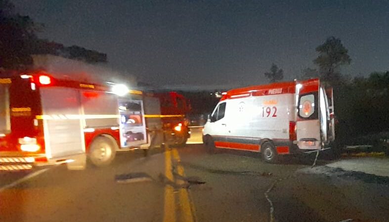 Homem fica ferido em acidente entre carro e carreta perto do trevo do bairro Santanense