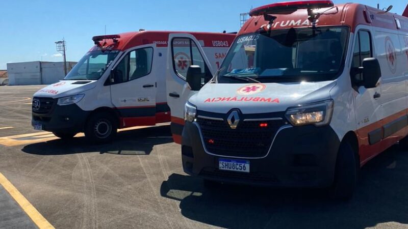 Motorista fica bastante ferido em colisão com poste no bairro Tropical