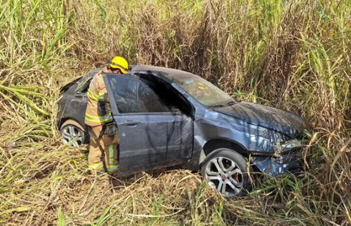 PM reformado fica quase 10 horas preso no carro capotado na BR 354