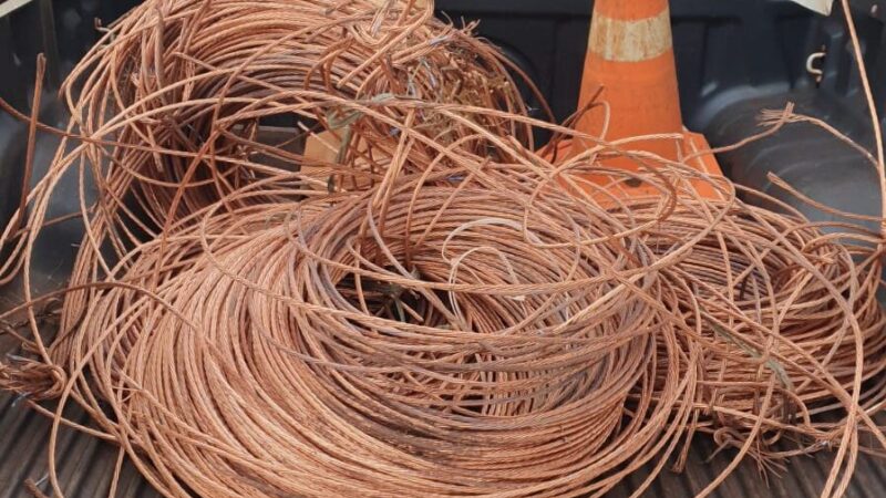 Itatiaiuçu: PM prende dois por furto de 600 kilos de cabos de cobre