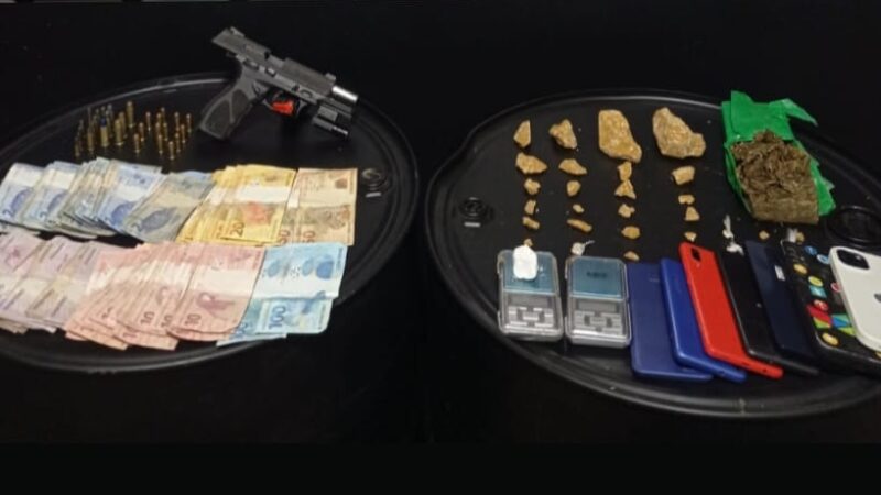 Trio é preso com drogas, arma de fogo e munições no bairro Novo Horizonte