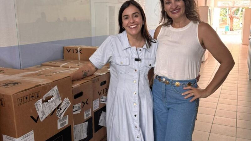Deputada Lohanna acompanha entrega de aparelhos de ar-condicionado conquistadas por seu mandato para a UEMG