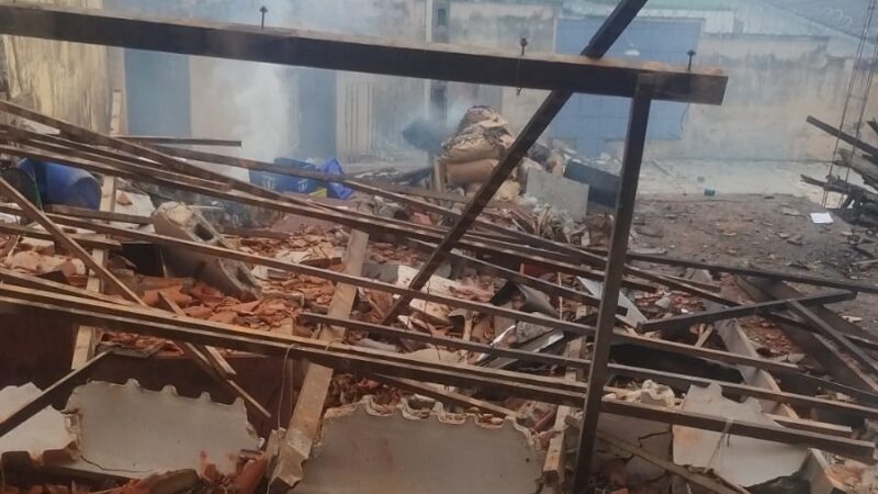 Vídeo: depósito de foguetes explode em Santo Antônio do Monte; um homem teve 40% do corpo queimado