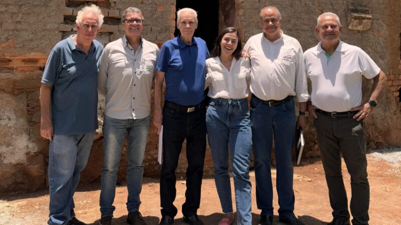 Deputada Lohanna visita as obras do hospital Manoel Gonçalves