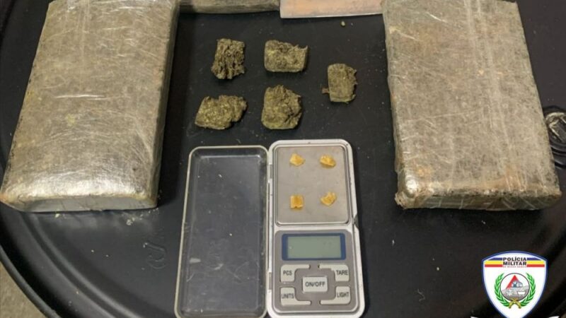 Investigando denúncia anônima PM apreende duas barras de maconha no bairro Eldorado
