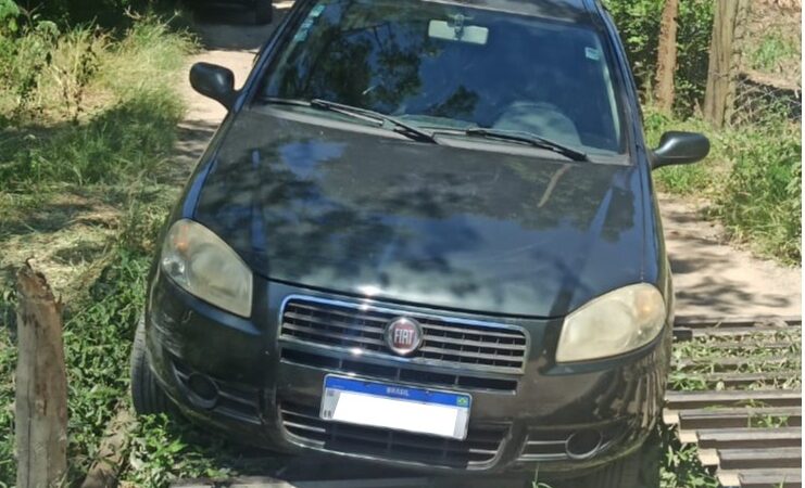 Carro furtado em Belo Horizonte é encontrado na zona rural em Itaúna