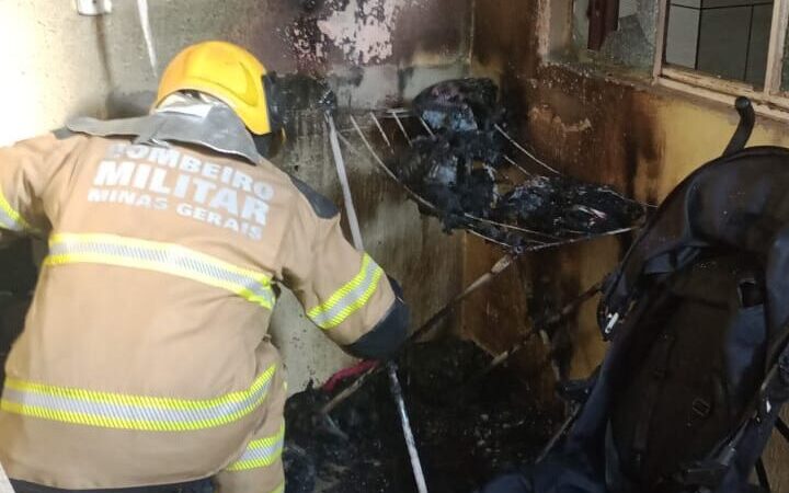 Lavanderia pega fogo em residência do bairro Morada Nova, em Itaúna