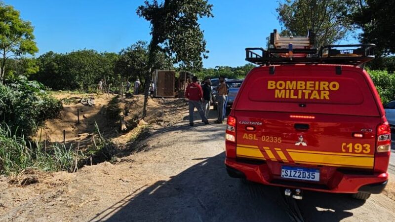Vídeo: sete pessoas ficam feridas em tombamento de carreta na Rodovia MG 431 em Pará de Minas