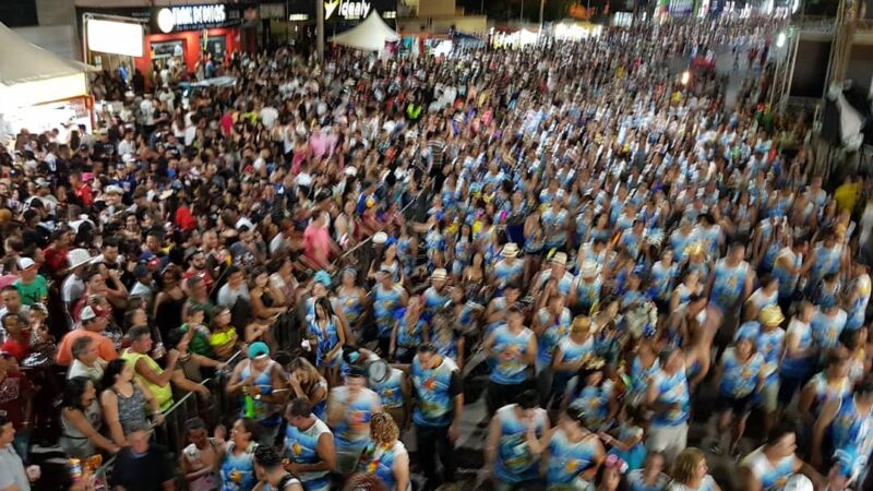 Itaúna Folia 2025 começa nesta quarta, 26, com o carnaval dos bairros
