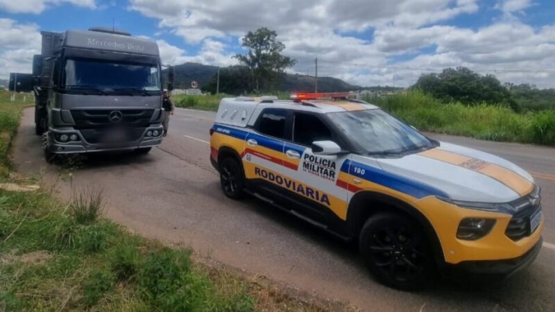 Caminhoneiro foi preso por usar CRLV falso na MG 431, em Itaúna