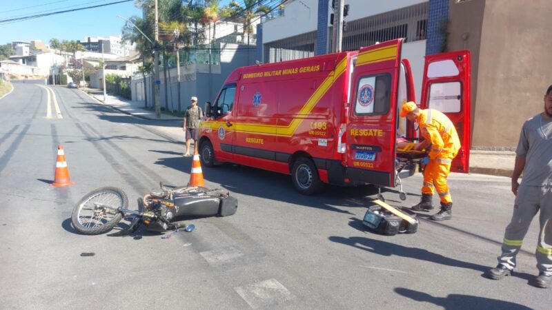 Carro e motocicleta colidem no bairro Beldevere, em Itaúna
